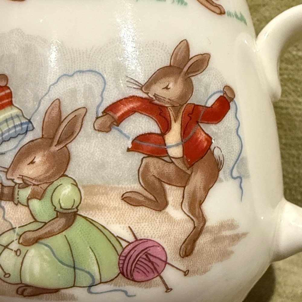 Vintage 1959-1975 Royal Doulton Bunnykins Mug, Knitting Themed, Bunnies Mouse - Picture 3 of 9
